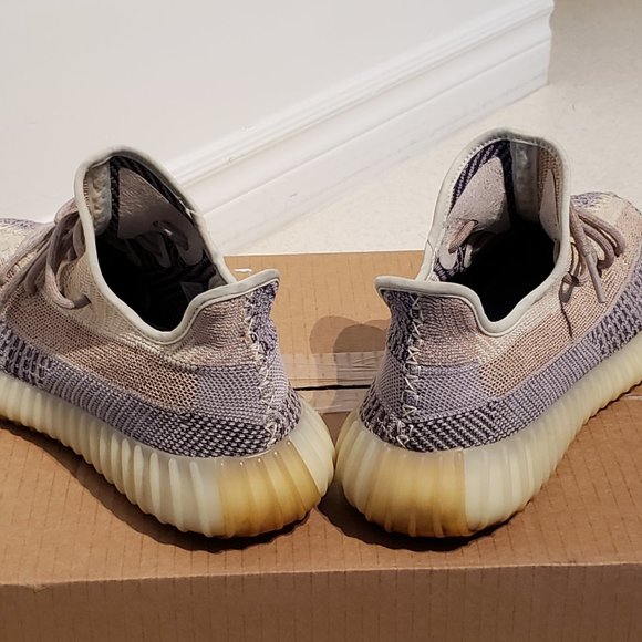 Authentic Adidas 11.5 Yeezy 350 V2 "ASH PEARL" Sneakers W/Tag, Box & Shoe Trees - Picture 6 of 9
